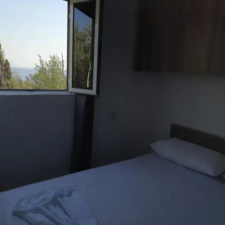 Albanian Garden 1 Hotel Gjilek